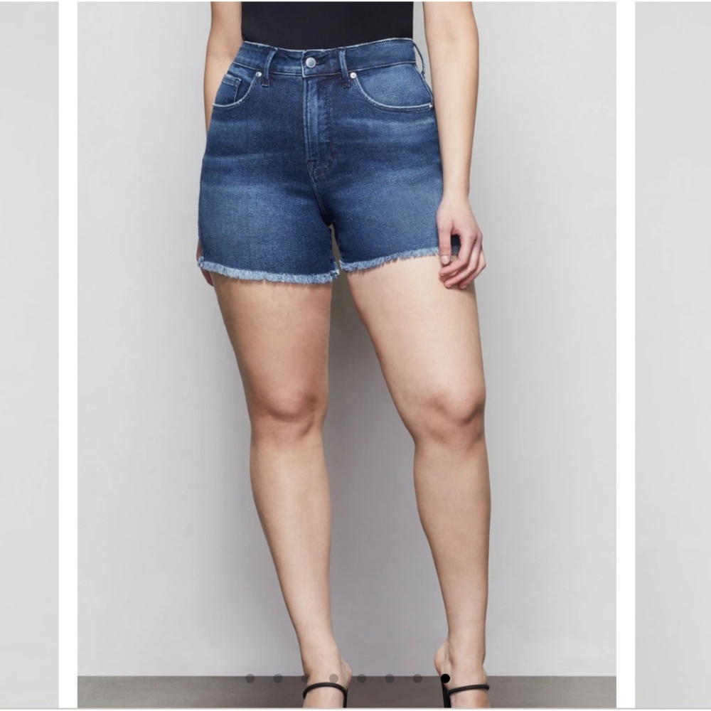 Good American Frayed Denim Shorts - Picture 3 of 4